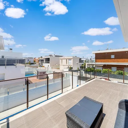 Sunny With Private Pool Βίλα *