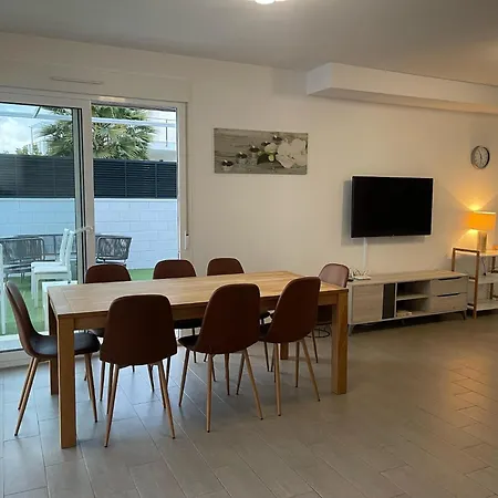 Sunny With Private Pool Villa