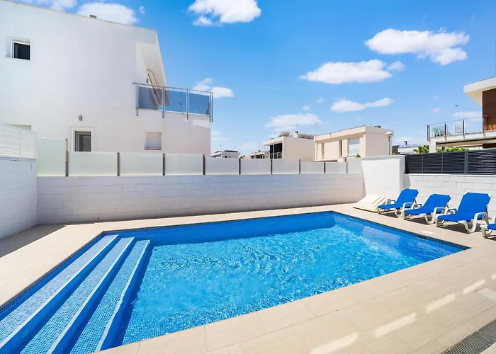 Sunny With Private Pool 别墅