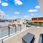 Sunny With Private Pool Villa *