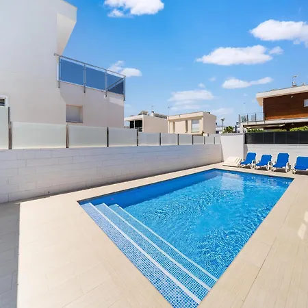 Sunny With Private Pool *