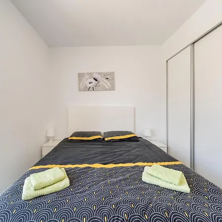 Sunny With Private Pool