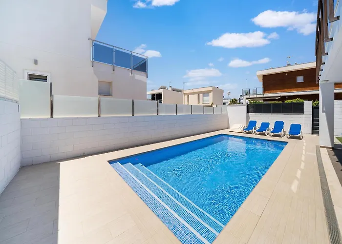 Sunny With Private Pool *